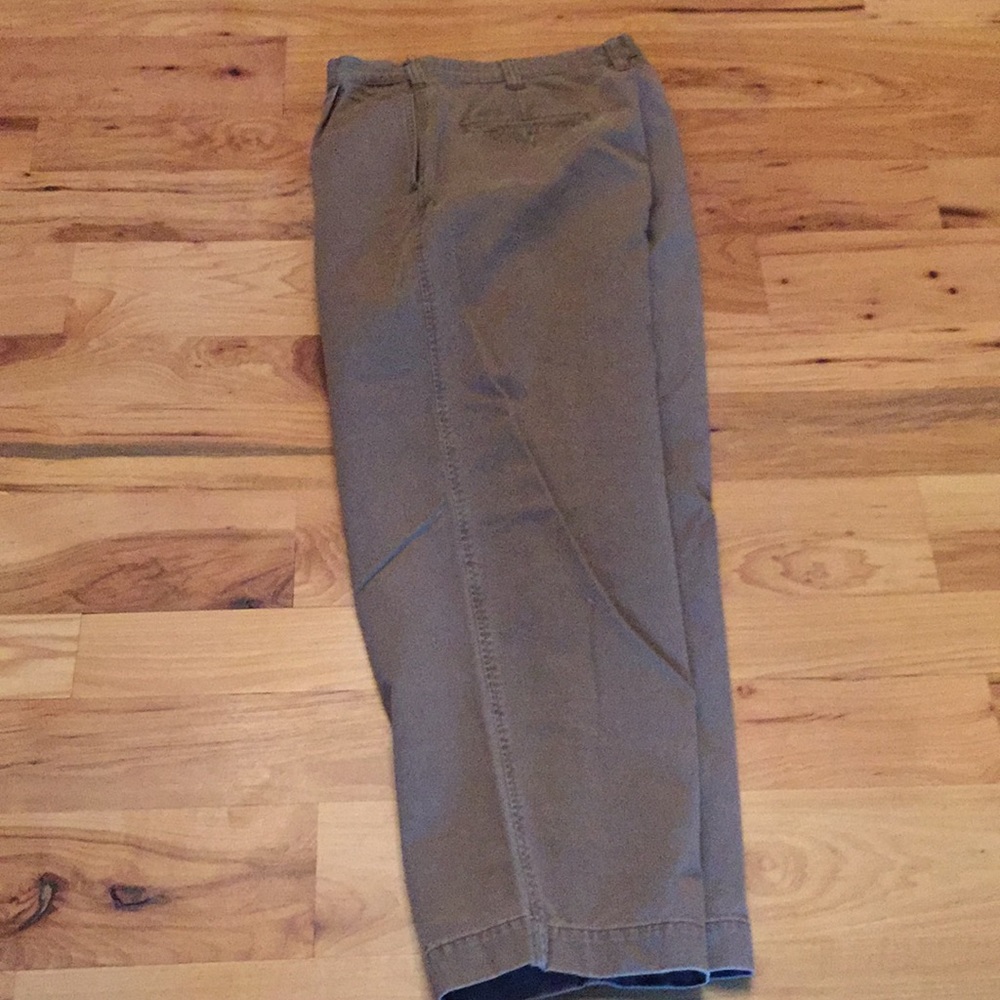 Abercrombie men’s casual dress pant.